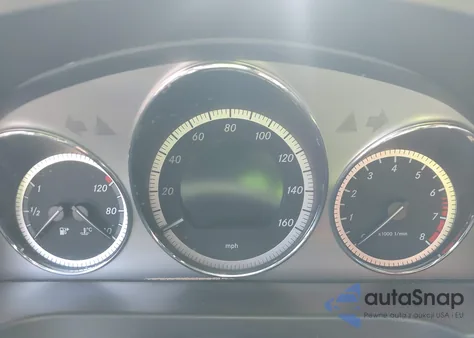 2010 Mercedes-Benz C 300 Luxury/Sport z USA, uszkodzony, nr VIN WDDGF5EB5AR109724